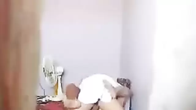 Кавказские муж и жена трахаются на полу
